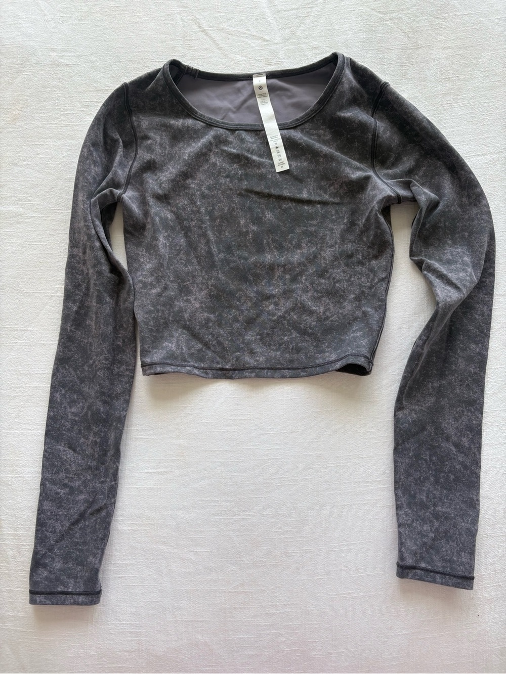 Women’s lululemon Black Long Sleeve Crop Top
